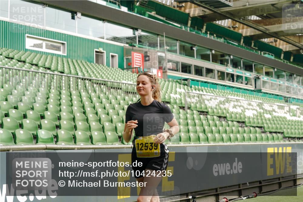 13.09.2026 - 21. swb-Marathon Bremen Michael Burmester http://msf.ph/oto/10424235 13.09.2026 10:46:58 Laufen im Stadion 10161, 10349, 10472, 10535, 10651, 10895, 10933, 10970, 11050, 11181, 11244, 11296, 11309, 11367, 11457, 11529, 11530, 11546, 11573, 11574, 11579, 11639, 11663, 11675, 11709, 11760, 11821, 12157, 12177, 12178, 12211, 12285, 12316, 12317, 12340, 12374, 12422, 12462, 10002, 10004, 10005, 10271, 10295, 10303, 10325, 10330, 10335, 10361, 10362, 10459, 10513, 10629, 10756, 10779, 10882, 10997, 10999, 11233, 11307, 11355 meine-sportfotos.de