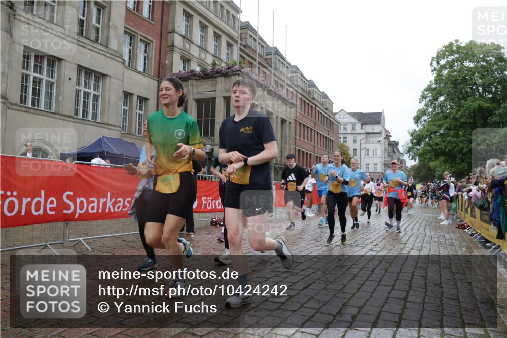 13.09.2026 - Kiel Lauf Yannick Fuchs http://msf.ph/oto/10424242 13.09.2026 10:59:59 Ziel 753, 964, 1562, 1728, 1895, 1948, 2287, 3063, 4509, 5261, 6295, 7398, 7954, 8120, 9140, 9271, 9299, 10996, 11007, 11377, 11415, 469, 620, 683, 747, 988, 1002, 1835, 2354, 2394, 2771, 3063, 3108, 3113, 3176, 3348, 3607, 3663, 5173, 5261, 5382, 5608, 5627, 5977, 6693, 7112, 7350, 7454, 7543, 7614, 8208, 8234, 8723, 8884, 9700, 9778, 9971, 10157, 10799, 10916, 10918, 11016, 11177, 12359, 12408, 173, 327, 1036, 2150, 2151, 2187, 2558, 3121, 2828, 4342, 5891, 7066, 7734 meine-sportfotos.de