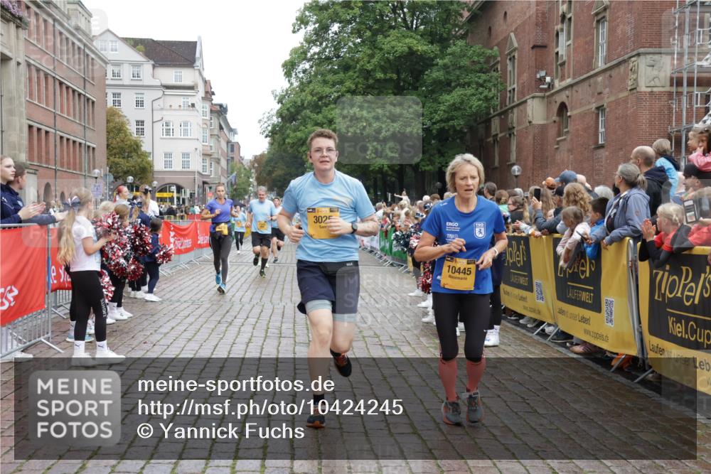 13.09.2026 - Kiel Lauf Yannick Fuchs http://msf.ph/oto/10424245 13.09.2026 09:45:43 Ziel 1023, 2788, 3025, 3974, 4413, 4569, 5511, 7202, 7349, 8126, 10142, 10392, 10445, 12281, 1503, 1579, 2017, 2282, 2786, 2835, 3408, 3479, 3503, 3507, 4606, 5103, 5369, 5399, 5400, 5672, 5811, 6038, 6097, 6098, 6556, 7854, 8152, 8854, 9425, 9456, 9760, 9897, 10006, 10498, 11939, 12069, 12347, 12348, 12351, 557, 1415, 1418, 2127, 3142, 3301, 4909, 4910, 5234, 5757, 5829, 7572, 7911, 7924, 8244, 8611, 8859, 9841, 10036, 10719, 12374, 12841, 98, 312, 2786, 3138 meine-sportfotos.de