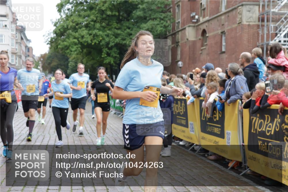 13.09.2026 - Kiel Lauf Yannick Fuchs http://msf.ph/oto/10424263 13.09.2026 09:45:45 Ziel 2788, 3025, 3974, 4413, 4569, 5511, 7202, 7349, 7572, 8126, 9841, 10036, 10142, 10392, 10445, 12281, 1023, 1503, 1579, 2017, 2282, 2835, 3408, 3479, 3503, 3507, 4606, 5103, 5369, 5399, 5400, 5672, 5811, 6038, 6097, 6098, 6556, 7854, 8152, 8854, 9425, 9456, 9760, 9897, 10498, 11939, 12069, 12281, 12347, 12348, 12351, 557, 1415, 1418, 2127, 2482, 3142, 3301, 4909, 4910, 4918, 5234, 5757, 5829, 7911, 7924, 8244, 8611, 8859, 10203, 10719, 12374, 12841, 98, 312, 2786 meine-sportfotos.de