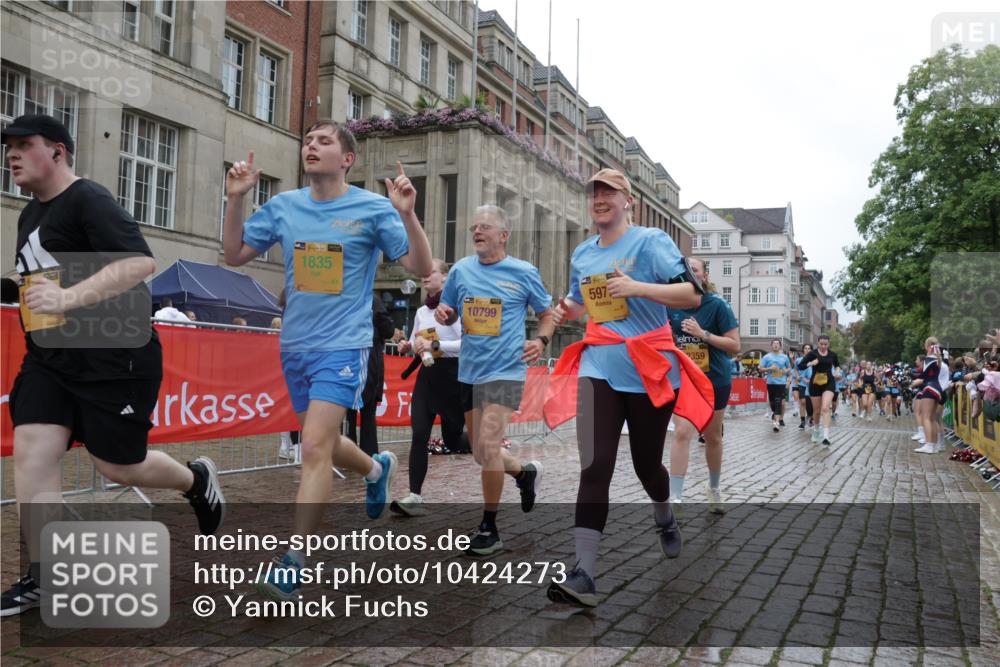 13.09.2026 - Kiel Lauf Yannick Fuchs http://msf.ph/oto/10424273 13.09.2026 11:00:01 Ziel 753, 964, 1562, 1728, 1895, 1948, 2287, 3775, 4437, 4509, 6295, 7398, 8120, 9140, 9271, 10996, 11007, 11377, 11415, 469, 620, 683, 747, 988, 1002, 1835, 2354, 2394, 2771, 3063, 3108, 3113, 3176, 3348, 3607, 3663, 5173, 5261, 5382, 5608, 5627, 5977, 7350, 7454, 7543, 7614, 7954, 8234, 8723, 8884, 9299, 9778, 9971, 10157, 10799, 10916, 10918, 11016, 11177, 12359, 12408, 173, 327, 1036, 2150, 2151, 2187, 2558, 2915, 3121, 2828, 4342, 5891, 7066, 7734 meine-sportfotos.de