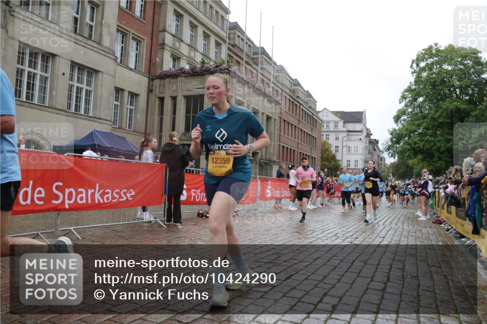 13.09.2026 - Kiel Lauf Yannick Fuchs http://msf.ph/oto/10424290 13.09.2026 11:00:03 Ziel 753, 964, 1078, 1562, 1728, 1895, 1948, 2382, 3775, 4437, 4509, 6295, 7398, 7945, 8120, 9140, 9271, 10996, 11007, 11377, 11415, 11503, 469, 620, 683, 747, 988, 1002, 1948, 2287, 2354, 3063, 3108, 3113, 3176, 3348, 3607, 3663, 5173, 5261, 5382, 5608, 5627, 6295, 7350, 7454, 7543, 7614, 7954, 8234, 8723, 8884, 9299, 9971, 10157, 10799, 10916, 10918, 11177, 12359, 12408, 173, 327, 893, 1036, 1518, 2150, 2151, 2187, 2558, 2915, 3121, 3793, 2828, 5891, 7066, 7734 meine-sportfotos.de