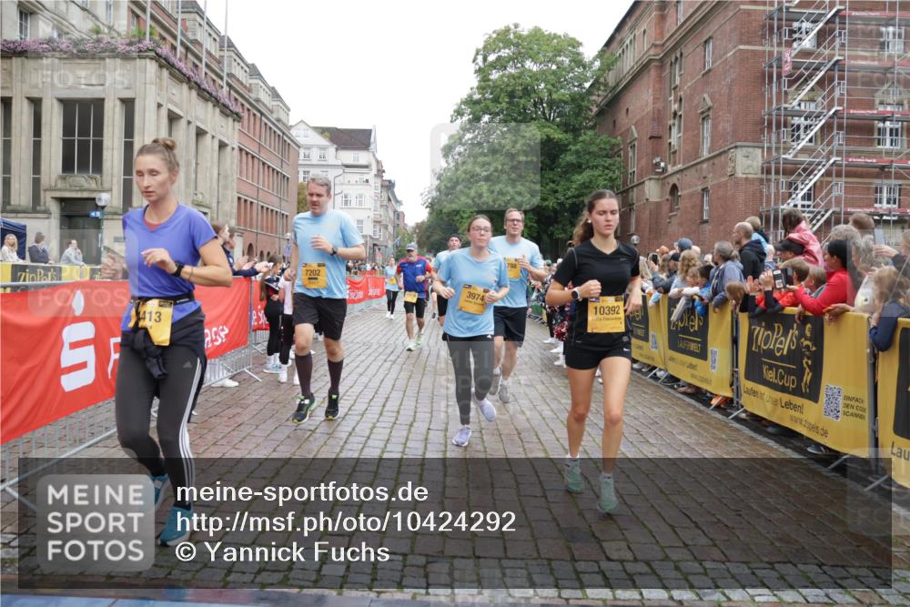 13.09.2026 - Kiel Lauf Yannick Fuchs http://msf.ph/oto/10424292 13.09.2026 09:45:47 Ziel 557, 2127, 2788, 3025, 3142, 3974, 4413, 4569, 5511, 5757, 7202, 7349, 7572, 9841, 10036, 10142, 10392, 10445, 12374, 1023, 1503, 1579, 2017, 2282, 2835, 3408, 3479, 3503, 3507, 4606, 5103, 5369, 5399, 5400, 5672, 5811, 6038, 6097, 6098, 6556, 7854, 8126, 8152, 8854, 9425, 9456, 9897, 10498, 11939, 12069, 12281, 12347, 12348, 12351, 1415, 1418, 2482, 3301, 4909, 4910, 4918, 5234, 5829, 6732, 7911, 7924, 8244, 8611, 8859, 10203, 10685, 10719, 10898, 12841, 312, 2786, 3479 meine-sportfotos.de