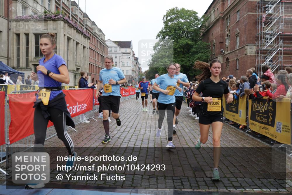 13.09.2026 - Kiel Lauf Yannick Fuchs http://msf.ph/oto/10424293 13.09.2026 09:45:47 Ziel 557, 2127, 2788, 3025, 3142, 3974, 4413, 4569, 5511, 5757, 7202, 7349, 7572, 9841, 10036, 10142, 10392, 10445, 12374, 1023, 1503, 1579, 2017, 2282, 2835, 3408, 3479, 3503, 3507, 4606, 5103, 5369, 5399, 5400, 5672, 5811, 6038, 6097, 6098, 6556, 7854, 8126, 8152, 8854, 9425, 9456, 9897, 10498, 11939, 12069, 12281, 12347, 12348, 12351, 1415, 1418, 2482, 3301, 4909, 4910, 4918, 5234, 5829, 6732, 7911, 7924, 8244, 8611, 8859, 10203, 10685, 10719, 10898, 12841, 312, 2786, 3479 meine-sportfotos.de