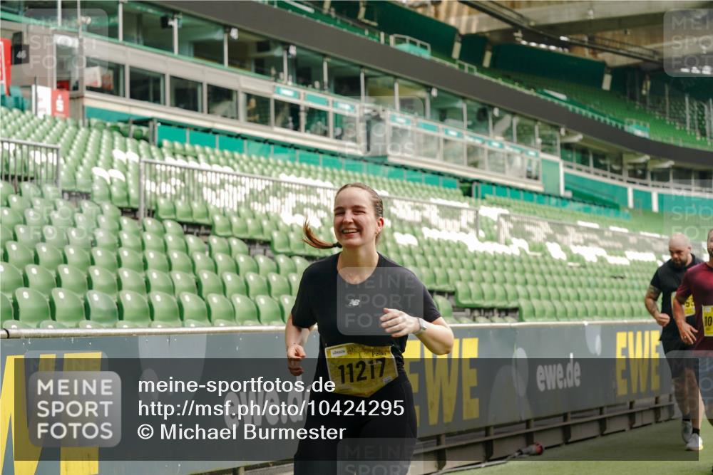 13.09.2026 - 21. swb-Marathon Bremen Michael Burmester http://msf.ph/oto/10424295 13.09.2026 10:47:04 Laufen im Stadion 10161, 10349, 10472, 10535, 10895, 10933, 10970, 11050, 11104, 11181, 11244, 11296, 11309, 11367, 11457, 11529, 11530, 11546, 11573, 11574, 11579, 11639, 11663, 11675, 11709, 11760, 11821, 12157, 12211, 12285, 12316, 12317, 12340, 12374, 12422, 12462, 10002, 10004, 10005, 10176, 10271, 10295, 10303, 10325, 10330, 10335, 10361, 10362, 10459, 10513, 10629, 10756, 10779, 10882, 10997, 10999, 11233, 11307, 11355 meine-sportfotos.de
