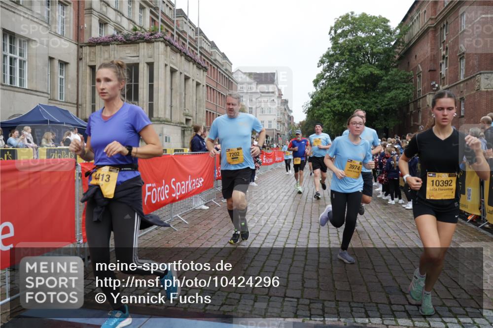 13.09.2026 - Kiel Lauf Yannick Fuchs http://msf.ph/oto/10424296 13.09.2026 09:45:47 Ziel 557, 2127, 2788, 3025, 3142, 3974, 4413, 4569, 5511, 5757, 7202, 7349, 7572, 9841, 10036, 10142, 10392, 10445, 12374, 1023, 1503, 1579, 2017, 2282, 2835, 3408, 3479, 3503, 3507, 4606, 5103, 5369, 5399, 5400, 5672, 5811, 6038, 6097, 6098, 6556, 7854, 8126, 8152, 8854, 9425, 9456, 9897, 10498, 11939, 12069, 12281, 12347, 12348, 12351, 1415, 1418, 2482, 3301, 4909, 4910, 4918, 5234, 5829, 6732, 7911, 7924, 8244, 8611, 8859, 10203, 10685, 10719, 10898, 12841, 312, 2786, 3479 meine-sportfotos.de