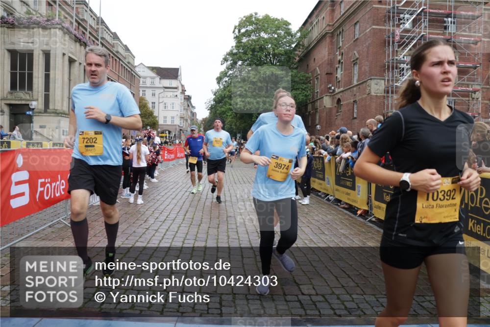 13.09.2026 - Kiel Lauf Yannick Fuchs http://msf.ph/oto/10424303 13.09.2026 09:45:47 Ziel 557, 2127, 2788, 3025, 3142, 3974, 4413, 4569, 5511, 5757, 7202, 7349, 7572, 9841, 10036, 10142, 10392, 10445, 12374, 1023, 1503, 1579, 2017, 2282, 2835, 3408, 3479, 3503, 3507, 4606, 5103, 5369, 5399, 5400, 5672, 5811, 6038, 6097, 6098, 6556, 7854, 8126, 8152, 8854, 9425, 9456, 9897, 10498, 11939, 12069, 12281, 12347, 12348, 12351, 1415, 1418, 2482, 3301, 4909, 4910, 4918, 5234, 5829, 6732, 7911, 7924, 8244, 8611, 8859, 10203, 10685, 10719, 10898, 12841, 312, 2786, 3479 meine-sportfotos.de