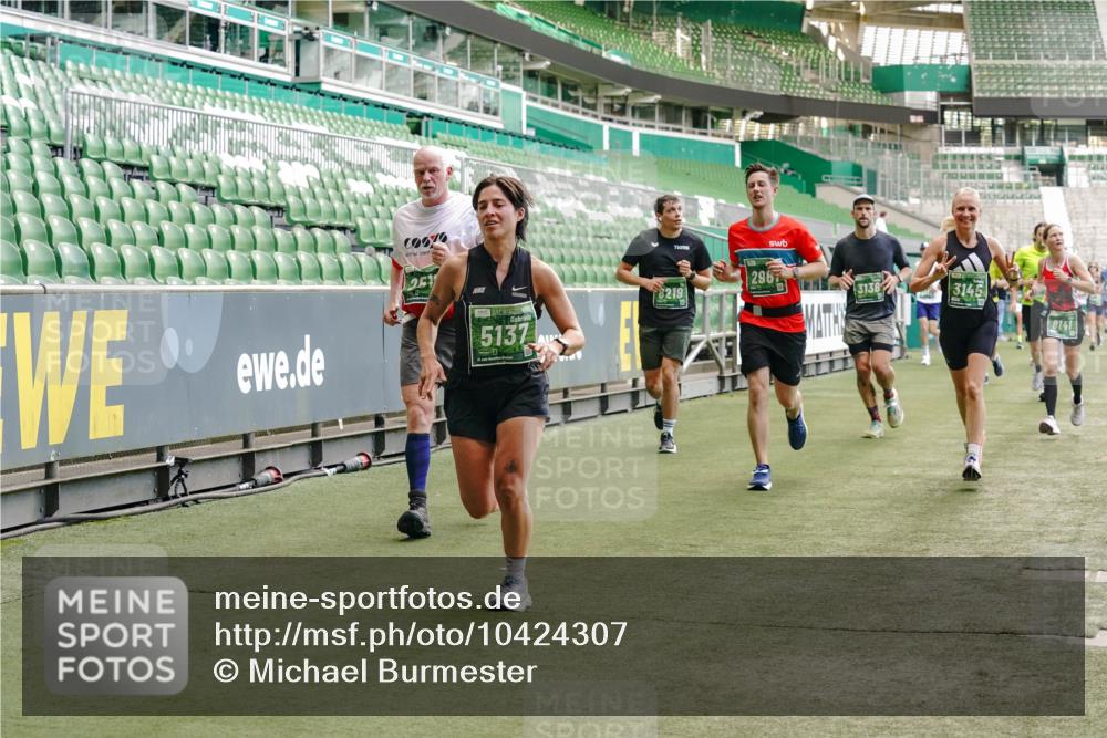 13.09.2026 - 21. swb-Marathon Bremen Michael Burmester http://msf.ph/oto/10424307 13.09.2026 13:00:58 Laufen im Stadion 135, 242, 260, 282, 318, 342, 440, 531, 651, 687, 930, 1006, 1067, 1209, 1368, 1436, 1448, 1493, 1494, 1582, 1650, 1861, 1896, 1935, 1963, 2033, 2062, 2088, 2293, 2306, 2322, 2370, 2409, 2427, 2481, 2485, 2490, 2491, 2517, 2560, 2561, 2570, 2627, 2658, 2686, 2700, 2708, 2781, 2906, 2914, 2967, 3076, 3105, 3145, 3168, 3173, 3273, 3354, 3372, 3374, 3375, 3385, 3480, 3524, 3526, 3642, 3729, 3774, 3806, 3855, 3856, 3861, 3930 meine-sportfotos.de