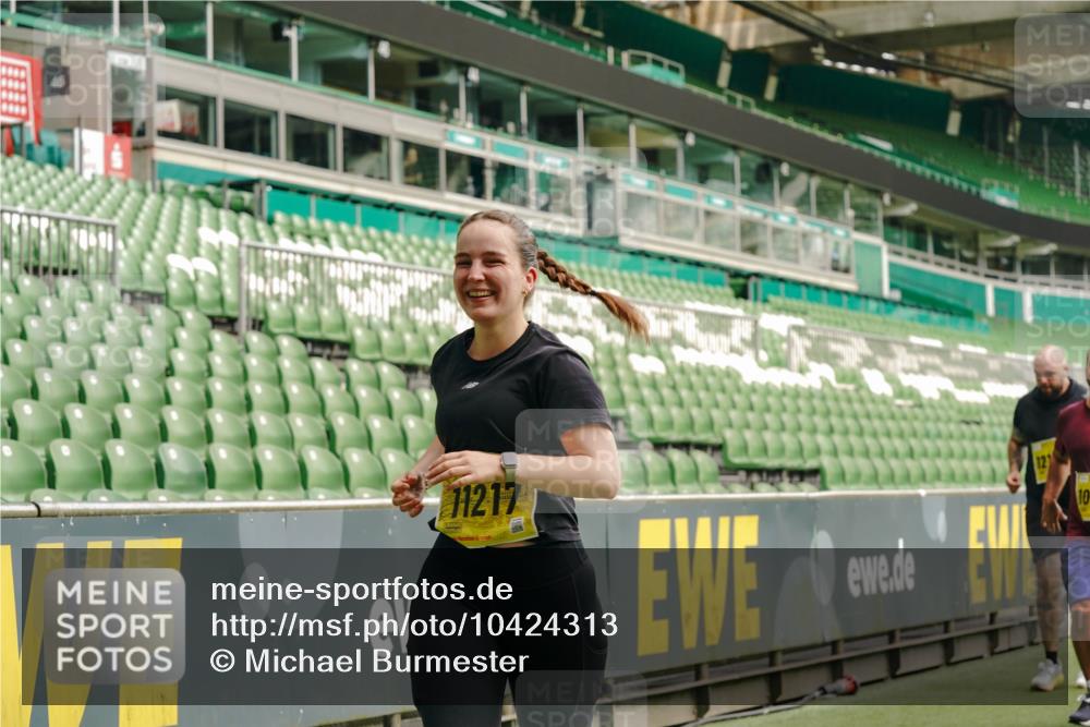 13.09.2026 - 21. swb-Marathon Bremen Michael Burmester http://msf.ph/oto/10424313 13.09.2026 10:47:04 Laufen im Stadion 10161, 10349, 10472, 10535, 10895, 10933, 10970, 11050, 11104, 11181, 11244, 11296, 11309, 11367, 11457, 11529, 11530, 11546, 11573, 11574, 11579, 11639, 11663, 11675, 11709, 11760, 11821, 12157, 12211, 12285, 12316, 12317, 12340, 12374, 12422, 12462, 10002, 10004, 10005, 10176, 10271, 10295, 10303, 10325, 10330, 10335, 10361, 10362, 10459, 10513, 10629, 10756, 10779, 10882, 10997, 10999, 11233, 11307, 11355 meine-sportfotos.de