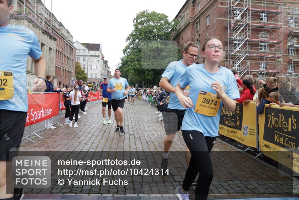 13.09.2026 - Kiel Lauf Yannick Fuchs http://msf.ph/oto/10424314 13.09.2026 09:45:48 Ziel 557, 2127, 2788, 3025, 3142, 3301, 3974, 4413, 4569, 5511, 5757, 7202, 7349, 7572, 9841, 10036, 10142, 10392, 10445, 12374, 1023, 1503, 1579, 2017, 2282, 2835, 3408, 3479, 4606, 5103, 5369, 5399, 5400, 5811, 6038, 6097, 6098, 7854, 8126, 8152, 8854, 9425, 9456, 9897, 10498, 11939, 12069, 12281, 12347, 12348, 12351, 1415, 1418, 2482, 4909, 4910, 4918, 5234, 5829, 6732, 7911, 7924, 8244, 8611, 8859, 10203, 10685, 10719, 10898, 12841, 312, 2282, 2786, 3479 meine-sportfotos.de