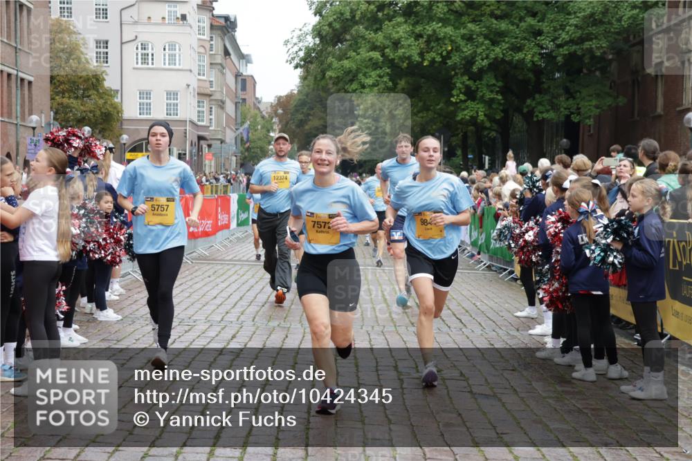 13.09.2026 - Kiel Lauf Yannick Fuchs http://msf.ph/oto/10424345 13.09.2026 09:45:50 Ziel 557, 1418, 2127, 2788, 3025, 3142, 3301, 3974, 4413, 4569, 5511, 5757, 5829, 7202, 7572, 9841, 10036, 10142, 10392, 10445, 12374, 12841, 1023, 1503, 1579, 2017, 2282, 2835, 3408, 4606, 5103, 5369, 5399, 5400, 5811, 6038, 7349, 7854, 8126, 8152, 8854, 9425, 9456, 9897, 10498, 11939, 12069, 12281, 12347, 1415, 2482, 4909, 4910, 4918, 5234, 6732, 7015, 7911, 7924, 8244, 8611, 8859, 10203, 10685, 10719, 10898, 11076, 11078, 2282, 2786, 3479 meine-sportfotos.de