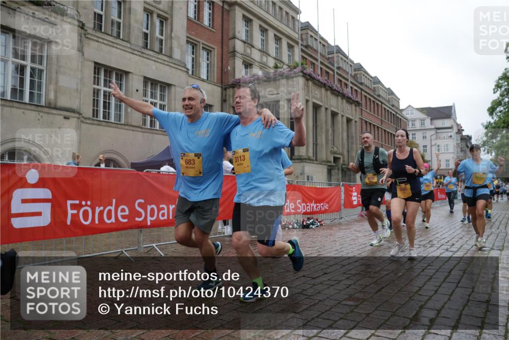 13.09.2026 - Kiel Lauf Yannick Fuchs http://msf.ph/oto/10424370 13.09.2026 11:00:09 Ziel 173, 327, 753, 964, 1078, 1728, 2382, 2490, 3121, 3775, 4437, 6520, 6897, 7398, 7438, 7945, 9140, 9690, 10420, 10996, 11220, 11503, 11607, 469, 683, 747, 988, 1002, 1562, 1728, 1895, 1948, 2287, 3063, 3108, 3113, 3176, 3607, 4509, 5173, 5261, 5382, 5608, 5627, 6295, 7350, 7398, 7454, 7543, 7614, 7954, 8120, 8234, 8723, 8884, 9271, 9299, 10916, 10918, 11007, 11377, 11415, 12408, 893, 1036, 1518, 1896, 1897, 2150, 2151, 2187, 2558, 2915, 3793, 10674, 620, 683, 3113, 3176 meine-sportfotos.de