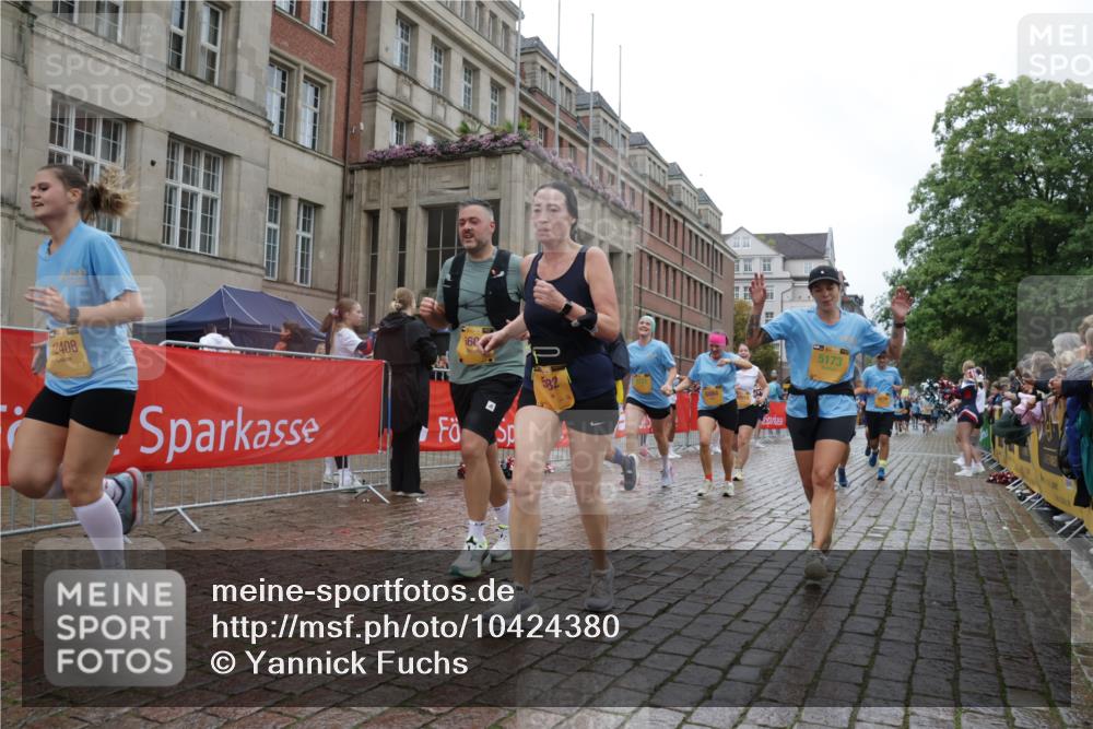 13.09.2026 - Kiel Lauf Yannick Fuchs http://msf.ph/oto/10424380 13.09.2026 11:00:09 Ziel 173, 327, 753, 964, 1078, 1728, 2382, 2490, 3121, 3775, 4437, 6520, 6897, 7398, 7438, 7945, 9140, 9690, 10420, 10996, 11220, 11503, 11607, 469, 683, 747, 988, 1002, 1562, 1728, 1895, 1948, 2287, 3063, 3108, 3113, 3176, 3607, 4509, 5173, 5261, 5382, 5608, 5627, 6295, 7350, 7398, 7454, 7543, 7614, 7954, 8120, 8234, 8723, 8884, 9271, 9299, 10916, 10918, 11007, 11377, 11415, 12408, 893, 1036, 1518, 1896, 1897, 2150, 2151, 2187, 2558, 2915, 3793, 10674, 620, 683, 3113, 3176 meine-sportfotos.de