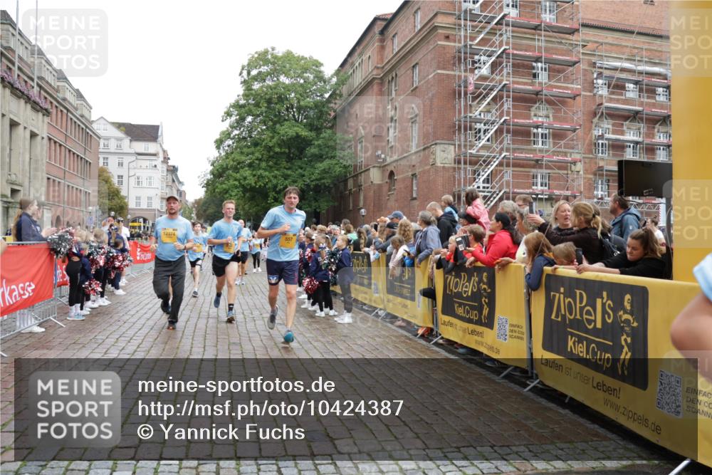 13.09.2026 - Kiel Lauf Yannick Fuchs http://msf.ph/oto/10424387 13.09.2026 09:45:53 Ziel 557, 1418, 2127, 2788, 3142, 3301, 3974, 4413, 4569, 5511, 5757, 5829, 7202, 7572, 7911, 7924, 8244, 8611, 8859, 9841, 10036, 10392, 10719, 12374, 12841, 1023, 1503, 1579, 2017, 2835, 3025, 3408, 5103, 5369, 5399, 5811, 6038, 7349, 7854, 8126, 8152, 8854, 9456, 10142, 10445, 10498, 11939, 12069, 12281, 12347, 1415, 2482, 3052, 4909, 4910, 4918, 5234, 6732, 7015, 8125, 10203, 10685, 10898, 11076, 11078, 2282, 3479 meine-sportfotos.de
