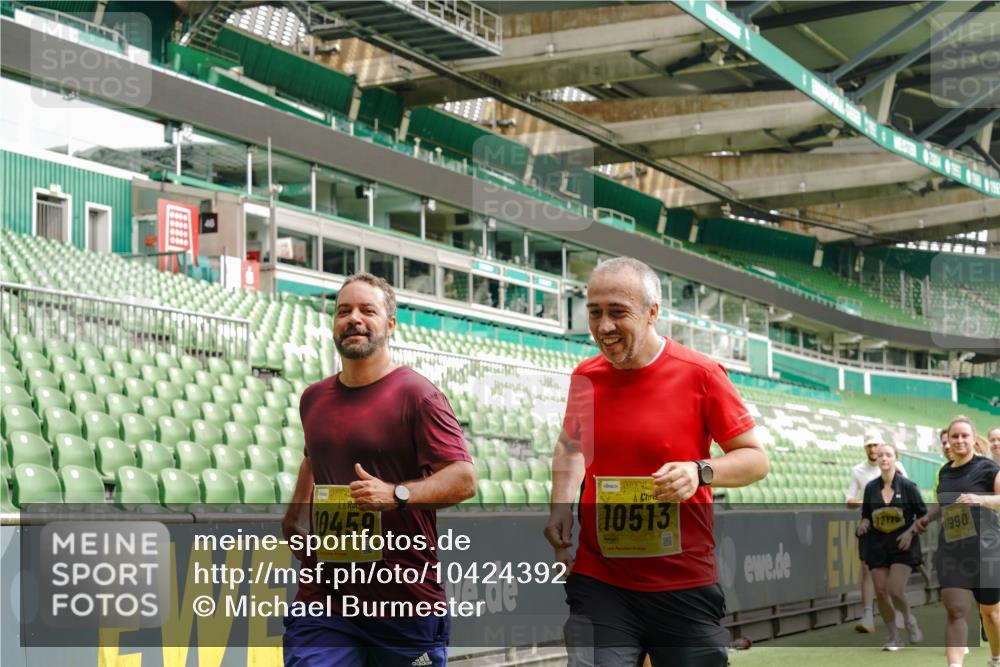 13.09.2026 - 21. swb-Marathon Bremen Michael Burmester http://msf.ph/oto/10424392 13.09.2026 10:47:08 Laufen im Stadion 10161, 10349, 10472, 10535, 10895, 10933, 10970, 11050, 11104, 11181, 11244, 11262, 11296, 11309, 11367, 11457, 11529, 11530, 11546, 11573, 11574, 11579, 11639, 11663, 11675, 11709, 11760, 11821, 12157, 12211, 12285, 12316, 12317, 12340, 12374, 12422, 12444, 12462, 10002, 10004, 10005, 10176, 10191, 10192, 10271, 10295, 10303, 10325, 10335, 10361, 10362, 10459, 10513, 10629, 10756, 10779, 10882, 10997, 10999, 11233, 11307, 11355 meine-sportfotos.de