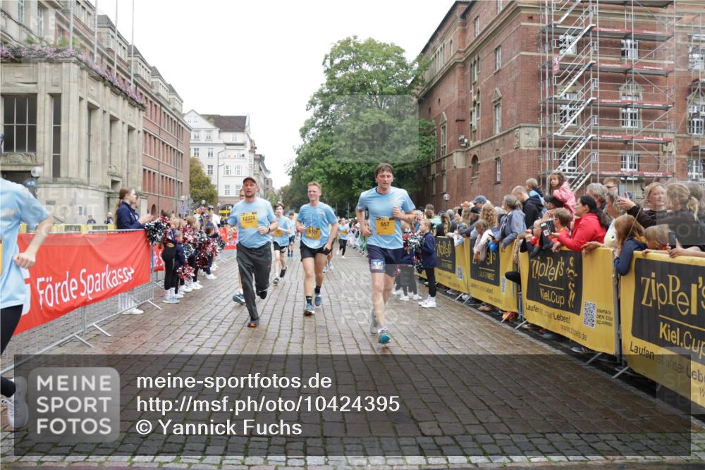 13.09.2026 - Kiel Lauf Yannick Fuchs http://msf.ph/oto/10424395 13.09.2026 09:45:53 Ziel 557, 1418, 2127, 2788, 3142, 3301, 3974, 4413, 4569, 5511, 5757, 5829, 7202, 7572, 7911, 7924, 8244, 8611, 8859, 9841, 10036, 10392, 10719, 12374, 12841, 1023, 1503, 1579, 2017, 2835, 3025, 3408, 5103, 5369, 5399, 5811, 6038, 7349, 7854, 8126, 8152, 8854, 9456, 10142, 10445, 10498, 11939, 12069, 12281, 12347, 1415, 2482, 3052, 4909, 4910, 4918, 5234, 6732, 7015, 8125, 10203, 10685, 10898, 11076, 11078, 2282, 3479 meine-sportfotos.de