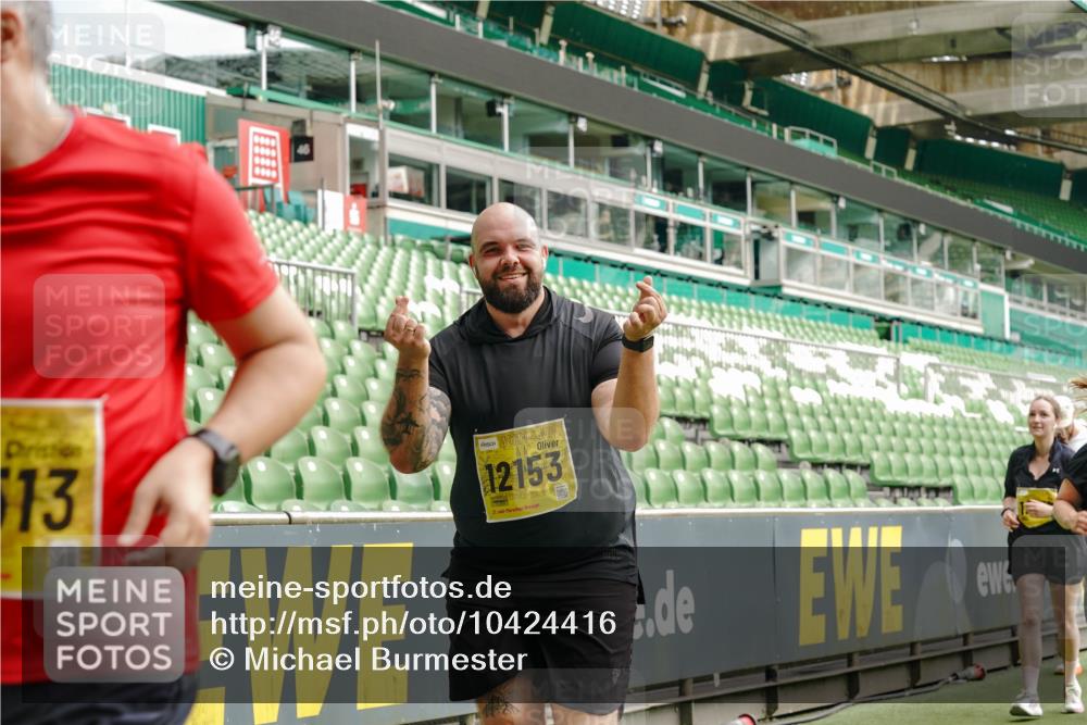 13.09.2026 - 21. swb-Marathon Bremen Michael Burmester http://msf.ph/oto/10424416 13.09.2026 10:47:09 Laufen im Stadion 10161, 10349, 10472, 10535, 10895, 10933, 10970, 11050, 11104, 11181, 11244, 11262, 11296, 11309, 11367, 11457, 11529, 11530, 11546, 11573, 11574, 11579, 11639, 11663, 11675, 11709, 11760, 11821, 12157, 12211, 12285, 12316, 12317, 12340, 12374, 12422, 12444, 12462, 10002, 10004, 10005, 10176, 10191, 10192, 10271, 10295, 10303, 10325, 10335, 10361, 10362, 10459, 10513, 10629, 10756, 10779, 10882, 10997, 10999, 11233, 11307, 11355 meine-sportfotos.de