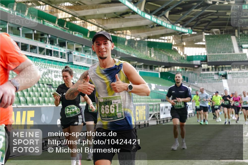13.09.2026 - 21. swb-Marathon Bremen Michael Burmester http://msf.ph/oto/10424421 13.09.2026 13:23:57 Laufen im Stadion 137, 160, 182, 211, 324, 434, 533, 548, 571, 609, 708, 721, 723, 739, 743, 752, 892, 1178, 1259, 1273, 1331, 1463, 1471, 1597, 1598, 1691, 1746, 1788, 1944, 2095, 2211, 2213, 2252, 2286, 2312, 2323, 2433, 2445, 2465, 2475, 2483, 2495, 2497, 2503, 2504, 2526, 2571, 2644, 2768, 2776, 2936, 2968, 3252, 3282, 3288, 3289, 3292, 3298, 3306, 3312, 3347, 3364, 3381, 3395, 3423, 3447, 3505, 3530, 3559, 3727, 3770, 3819, 4054, 4231, 4406, 4407, 4431, 4466, 4467, 4584 meine-sportfotos.de