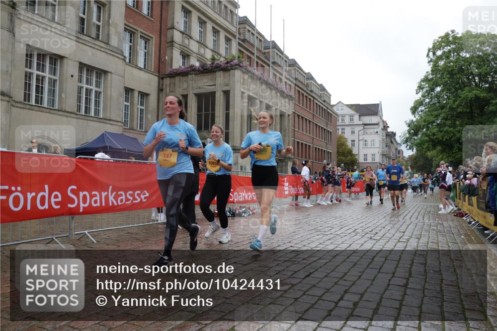 13.09.2026 - Kiel Lauf Yannick Fuchs http://msf.ph/oto/10424431 13.09.2026 11:00:15 Ziel 173, 327, 1036, 1078, 2150, 2151, 2187, 2382, 2490, 2558, 3121, 3775, 4239, 4437, 6520, 6897, 7438, 7945, 9690, 10420, 11182, 11220, 11471, 11503, 11607, 469, 747, 753, 964, 988, 1002, 1562, 1728, 1895, 1948, 2287, 3063, 3607, 4437, 4509, 5261, 5627, 6295, 7350, 7398, 7543, 7954, 8120, 9140, 9271, 9299, 10916, 10996, 11007, 11377, 11415, 362, 893, 1518, 1650, 1896, 1897, 2233, 2267, 2915, 3793, 4261, 10674, 683, 3113, 3176, 7614 meine-sportfotos.de