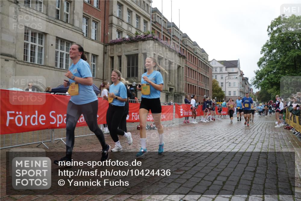 13.09.2026 - Kiel Lauf Yannick Fuchs http://msf.ph/oto/10424436 13.09.2026 11:00:15 Ziel 173, 327, 1036, 1078, 2150, 2151, 2187, 2382, 2490, 2558, 3121, 3775, 4239, 4437, 6520, 6897, 7438, 7945, 9690, 10420, 11182, 11220, 11471, 11503, 11607, 469, 747, 753, 964, 988, 1002, 1562, 1728, 1895, 1948, 2287, 3063, 3607, 4437, 4509, 5261, 5627, 6295, 7350, 7398, 7543, 7954, 8120, 9140, 9271, 9299, 10916, 10996, 11007, 11377, 11415, 362, 893, 1518, 1650, 1896, 1897, 2233, 2267, 2915, 3793, 4261, 10674, 683, 3113, 3176, 7614 meine-sportfotos.de