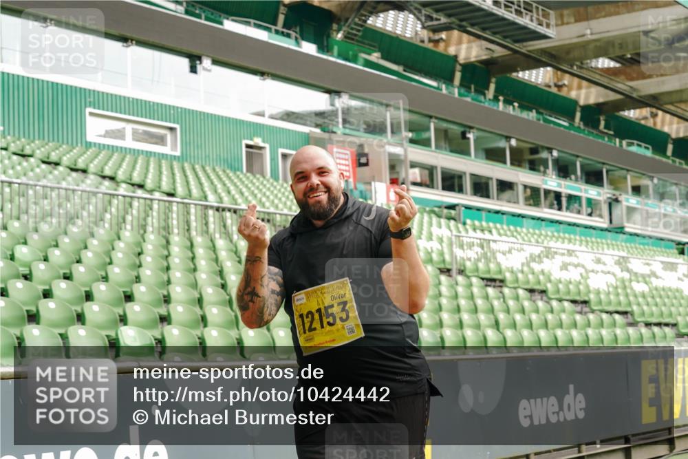 13.09.2026 - 21. swb-Marathon Bremen Michael Burmester http://msf.ph/oto/10424442 13.09.2026 10:47:09 Laufen im Stadion 10161, 10349, 10472, 10535, 10895, 10933, 10970, 11050, 11104, 11181, 11244, 11262, 11296, 11309, 11367, 11457, 11529, 11530, 11546, 11573, 11574, 11579, 11639, 11663, 11675, 11709, 11760, 11821, 12157, 12211, 12285, 12316, 12317, 12340, 12374, 12422, 12444, 12462, 10002, 10004, 10005, 10176, 10191, 10192, 10271, 10295, 10303, 10325, 10335, 10361, 10362, 10459, 10513, 10629, 10756, 10779, 10882, 10997, 10999, 11233, 11307, 11355 meine-sportfotos.de
