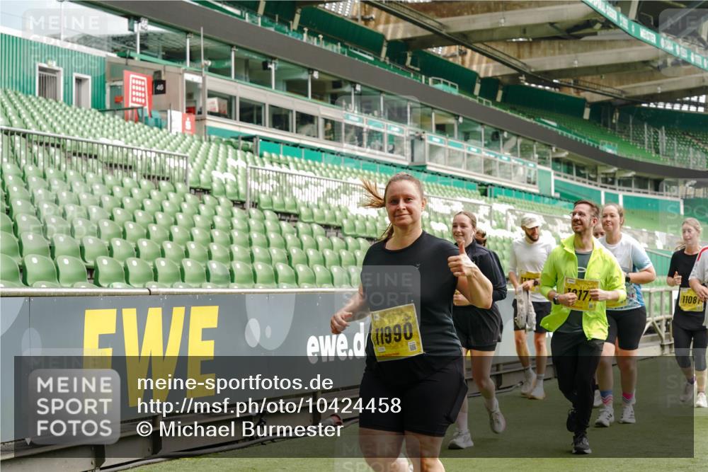 13.09.2026 - 21. swb-Marathon Bremen Michael Burmester http://msf.ph/oto/10424458 13.09.2026 10:47:10 Laufen im Stadion 10161, 10349, 10472, 10535, 10895, 10933, 10970, 11050, 11104, 11181, 11244, 11262, 11296, 11309, 11367, 11457, 11529, 11530, 11546, 11573, 11574, 11579, 11639, 11663, 11675, 11709, 11760, 11821, 12157, 12211, 12285, 12316, 12317, 12340, 12374, 12422, 12444, 12462, 10002, 10004, 10005, 10176, 10191, 10192, 10271, 10295, 10303, 10325, 10335, 10361, 10362, 10459, 10513, 10629, 10756, 10779, 10882, 10997, 10999, 11233, 11307, 11355 meine-sportfotos.de