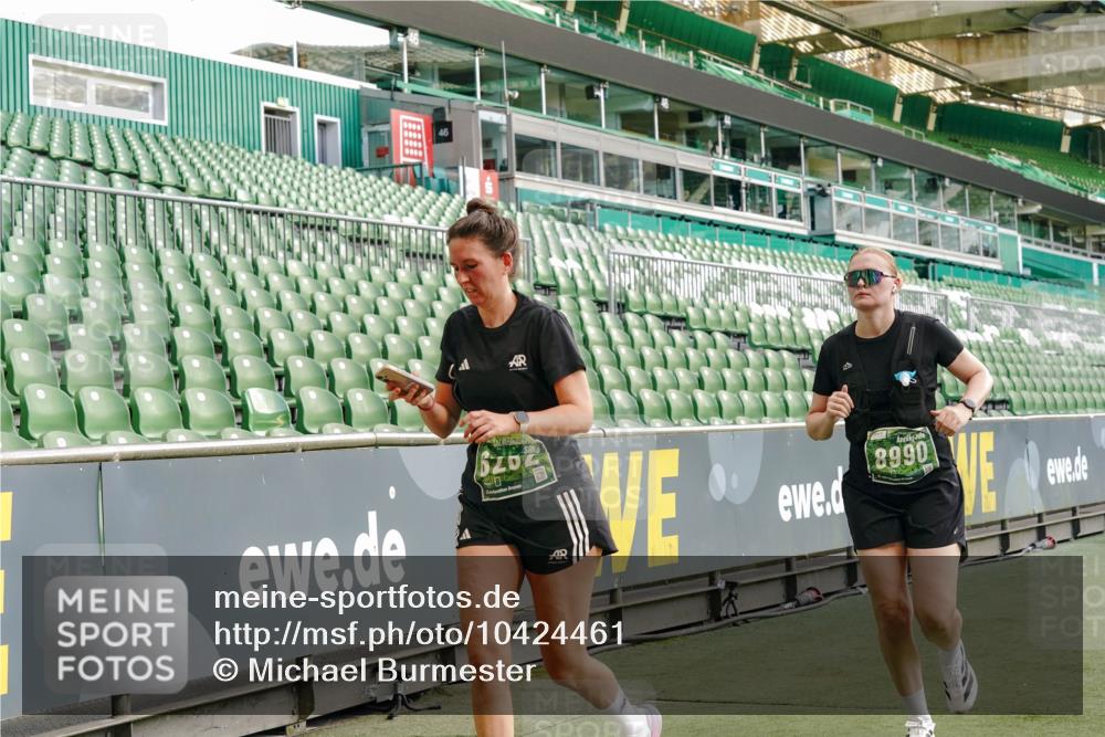 13.09.2026 - 21. swb-Marathon Bremen Michael Burmester http://msf.ph/oto/10424461 13.09.2026 13:23:58 Laufen im Stadion 137, 160, 182, 211, 324, 434, 533, 548, 571, 609, 708, 721, 723, 739, 743, 752, 892, 1178, 1259, 1273, 1331, 1463, 1471, 1491, 1597, 1598, 1691, 1746, 1788, 1944, 2095, 2211, 2213, 2252, 2286, 2312, 2323, 2433, 2445, 2465, 2475, 2483, 2495, 2497, 2503, 2504, 2526, 2571, 2644, 2768, 2776, 2936, 2968, 3252, 3282, 3288, 3289, 3292, 3298, 3306, 3312, 3347, 3364, 3381, 3395, 3423, 3447, 3505, 3530, 3559, 3727, 3770, 3819, 4054, 4231, 4406, 4407, 4431, 4466, 4467, 4584 meine-sportfotos.de