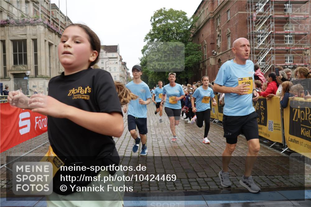 13.09.2026 - Kiel Lauf Yannick Fuchs http://msf.ph/oto/10424469 13.09.2026 09:45:58 Ziel 557, 1415, 1418, 2127, 3142, 3301, 4909, 4910, 5234, 5757, 5829, 7572, 7911, 7924, 8244, 8611, 8859, 9841, 10036, 10719, 12374, 12841, 1023, 1579, 2017, 2788, 2835, 3025, 3408, 3974, 4413, 4569, 5369, 5399, 5511, 6038, 7202, 7349, 7854, 8126, 8152, 9456, 10142, 10392, 10445, 10498, 11939, 12069, 12281, 442, 2482, 3052, 3954, 4918, 5855, 5955, 6732, 7015, 7308, 8125, 10117, 10203, 10685, 10898, 11076, 11078, 1503, 2017, 2282, 3408, 5103, 5369, 5399 meine-sportfotos.de