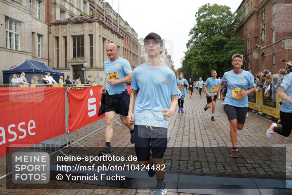 13.09.2026 - Kiel Lauf Yannick Fuchs http://msf.ph/oto/10424482 13.09.2026 09:45:58 Ziel 557, 1415, 1418, 2127, 3142, 3301, 4909, 4910, 5234, 5757, 5829, 7572, 7911, 7924, 8244, 8611, 8859, 9841, 10036, 10719, 12374, 12841, 1023, 1579, 2017, 2788, 2835, 3025, 3408, 3974, 4413, 4569, 5369, 5399, 5511, 6038, 7202, 7349, 7854, 8126, 8152, 9456, 10142, 10392, 10445, 10498, 11939, 12069, 12281, 442, 2482, 3052, 3954, 4918, 5855, 5955, 6732, 7015, 7308, 8125, 10117, 10203, 10685, 10898, 11076, 11078, 1503, 2017, 2282, 3408, 5103, 5369, 5399 meine-sportfotos.de