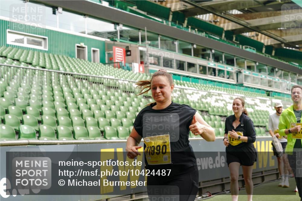 13.09.2026 - 21. swb-Marathon Bremen Michael Burmester http://msf.ph/oto/10424487 13.09.2026 10:47:11 Laufen im Stadion 10161, 10264, 10349, 10472, 10535, 10895, 10933, 10970, 11050, 11104, 11181, 11244, 11262, 11296, 11309, 11367, 11443, 11457, 11529, 11530, 11546, 11573, 11574, 11579, 11639, 11663, 11675, 11709, 11760, 11821, 12157, 12211, 12285, 12316, 12317, 12340, 12374, 12422, 12444, 12462, 10002, 10004, 10005, 10176, 10191, 10192, 10271, 10295, 10303, 10325, 10335, 10361, 10362, 10459, 10513, 10629, 10756, 10779, 10882, 10997, 10999, 11233, 11307, 11355 meine-sportfotos.de