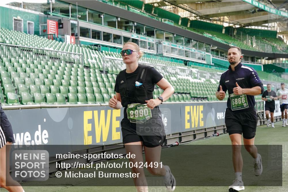 13.09.2026 - 21. swb-Marathon Bremen Michael Burmester http://msf.ph/oto/10424491 13.09.2026 13:23:59 Laufen im Stadion 137, 160, 182, 211, 324, 434, 533, 548, 609, 708, 721, 723, 739, 743, 752, 892, 1178, 1259, 1273, 1331, 1463, 1471, 1491, 1597, 1598, 1691, 1746, 1788, 1944, 2095, 2211, 2213, 2252, 2286, 2312, 2323, 2433, 2445, 2465, 2475, 2483, 2495, 2497, 2503, 2504, 2526, 2571, 2644, 2768, 2776, 2936, 2968, 3252, 3282, 3288, 3289, 3292, 3298, 3306, 3312, 3347, 3364, 3381, 3395, 3423, 3447, 3505, 3530, 3559, 3727, 3770, 3819, 4054, 4231, 4406, 4407, 4431, 4466, 4467, 4584 meine-sportfotos.de