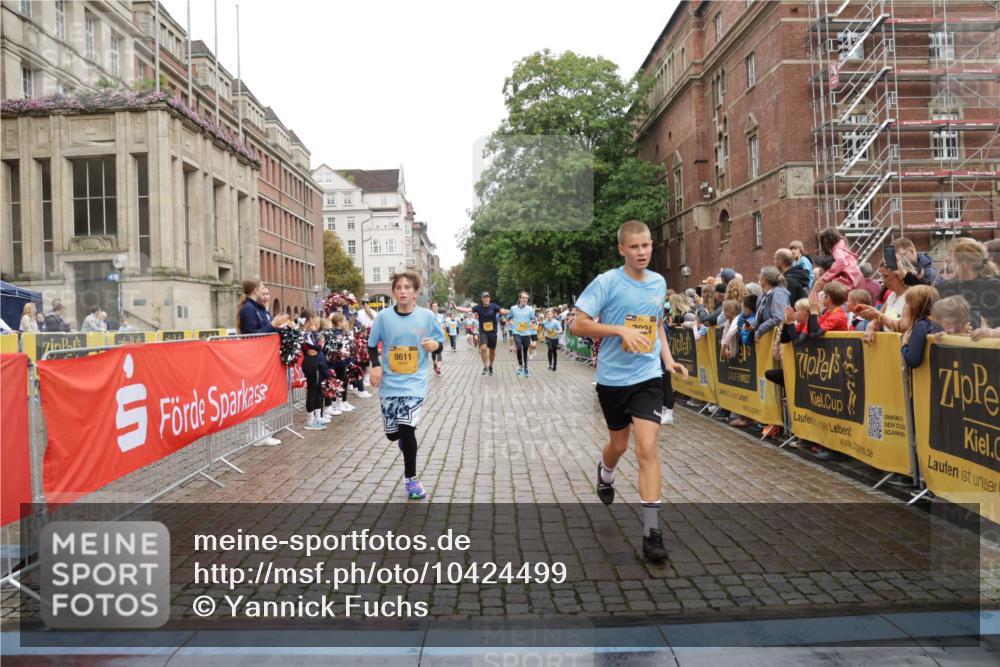 13.09.2026 - Kiel Lauf Yannick Fuchs http://msf.ph/oto/10424499 13.09.2026 09:46:00 Ziel 557, 1415, 1418, 2127, 2482, 3142, 3301, 4909, 4910, 4918, 5234, 5757, 5829, 7911, 7924, 8244, 8611, 8859, 10036, 10203, 10719, 12374, 12841, 1023, 1579, 2017, 2788, 2835, 3025, 3974, 4413, 4569, 5369, 5511, 6038, 7202, 7349, 7572, 7854, 8126, 8152, 9456, 9841, 10036, 10142, 10392, 10445, 10498, 11939, 12069, 12281, 442, 3052, 3954, 5855, 5955, 6732, 7015, 7308, 8125, 10117, 10685, 10898, 11076, 11078, 11316, 1503, 2017, 2835, 3408, 5103, 5369, 5399 meine-sportfotos.de