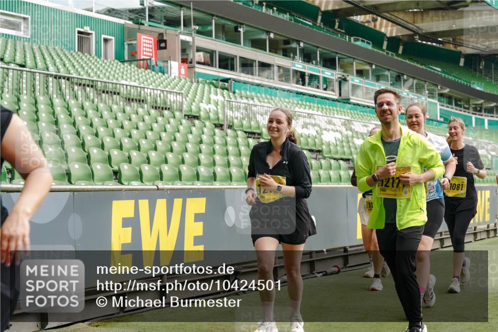 13.09.2026 - 21. swb-Marathon Bremen Michael Burmester http://msf.ph/oto/10424501 13.09.2026 10:47:12 Laufen im Stadion 10161, 10264, 10349, 10472, 10535, 10895, 10933, 10970, 11050, 11104, 11181, 11244, 11262, 11296, 11309, 11367, 11443, 11457, 11529, 11530, 11546, 11573, 11574, 11579, 11639, 11663, 11675, 11709, 11760, 11821, 12157, 12211, 12285, 12316, 12317, 12340, 12374, 12422, 12444, 12462, 10002, 10004, 10005, 10176, 10191, 10192, 10271, 10295, 10303, 10325, 10335, 10361, 10362, 10459, 10513, 10629, 10756, 10779, 10882, 10997, 10999, 11233, 11307, 11355 meine-sportfotos.de