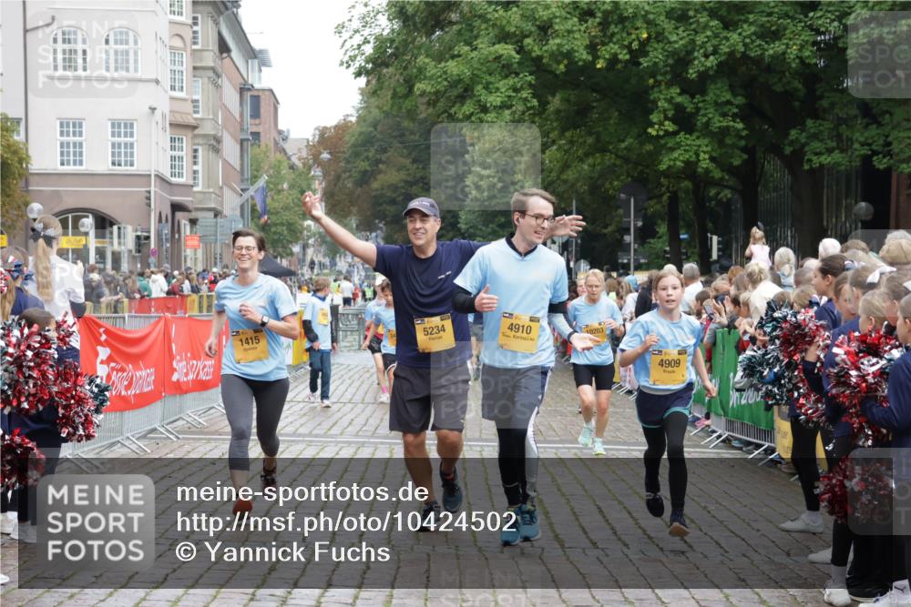 13.09.2026 - Kiel Lauf Yannick Fuchs http://msf.ph/oto/10424502 13.09.2026 09:46:01 Ziel 557, 1415, 1418, 2127, 2482, 3142, 3301, 4909, 4910, 4918, 5234, 5757, 5829, 7911, 7924, 8244, 8611, 8859, 10203, 10719, 12374, 12841, 557, 1023, 1579, 2788, 2835, 3025, 3974, 4413, 4569, 5511, 5757, 6038, 7202, 7349, 7572, 7854, 8126, 8152, 9841, 10036, 10142, 10392, 10445, 10498, 12069, 12281, 442, 3052, 3954, 5855, 5955, 6732, 7015, 7308, 8125, 10117, 10685, 10898, 11076, 11078, 11316, 12495, 1503, 2017, 2835, 3408, 5103, 5369, 5399 meine-sportfotos.de