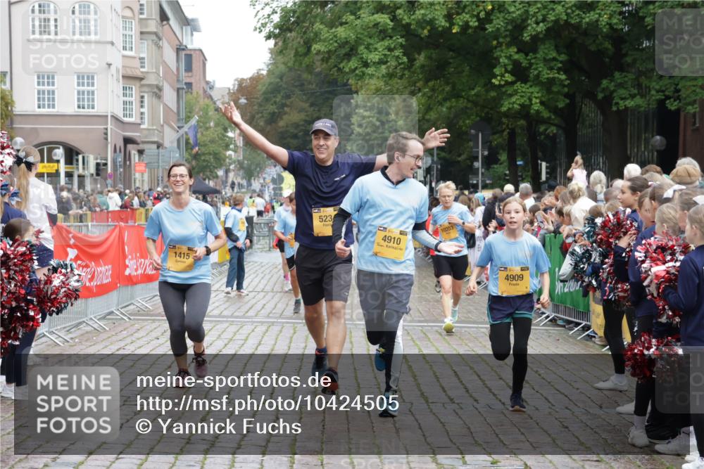 13.09.2026 - Kiel Lauf Yannick Fuchs http://msf.ph/oto/10424505 13.09.2026 09:46:01 Ziel 557, 1415, 1418, 2127, 2482, 3142, 3301, 4909, 4910, 4918, 5234, 5757, 5829, 7911, 7924, 8244, 8611, 8859, 10203, 10719, 12374, 12841, 557, 1023, 1579, 2788, 2835, 3025, 3974, 4413, 4569, 5511, 5757, 6038, 7202, 7349, 7572, 7854, 8126, 8152, 9841, 10036, 10142, 10392, 10445, 10498, 12069, 12281, 442, 3052, 3954, 5855, 5955, 6732, 7015, 7308, 8125, 10117, 10685, 10898, 11076, 11078, 11316, 12495, 1503, 2017, 2835, 3408, 5103, 5369, 5399 meine-sportfotos.de