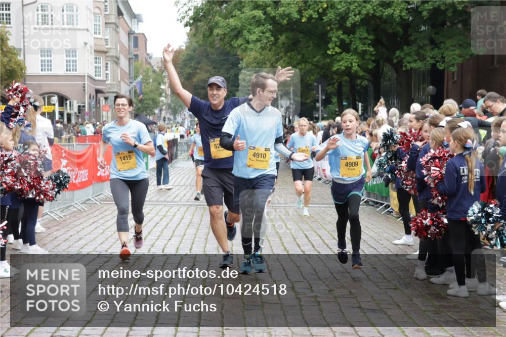 13.09.2026 - Kiel Lauf Yannick Fuchs http://msf.ph/oto/10424518 13.09.2026 09:46:01 Ziel 557, 1415, 1418, 2127, 2482, 3142, 3301, 4909, 4910, 4918, 5234, 5757, 5829, 7911, 7924, 8244, 8611, 8859, 10203, 10719, 12374, 12841, 557, 1023, 1579, 2788, 2835, 3025, 3974, 4413, 4569, 5511, 5757, 6038, 7202, 7349, 7572, 7854, 8126, 8152, 9841, 10036, 10142, 10392, 10445, 10498, 12069, 12281, 442, 3052, 3954, 5855, 5955, 6732, 7015, 7308, 8125, 10117, 10685, 10898, 11076, 11078, 11316, 12495, 1503, 2017, 2835, 3408, 5103, 5369, 5399 meine-sportfotos.de