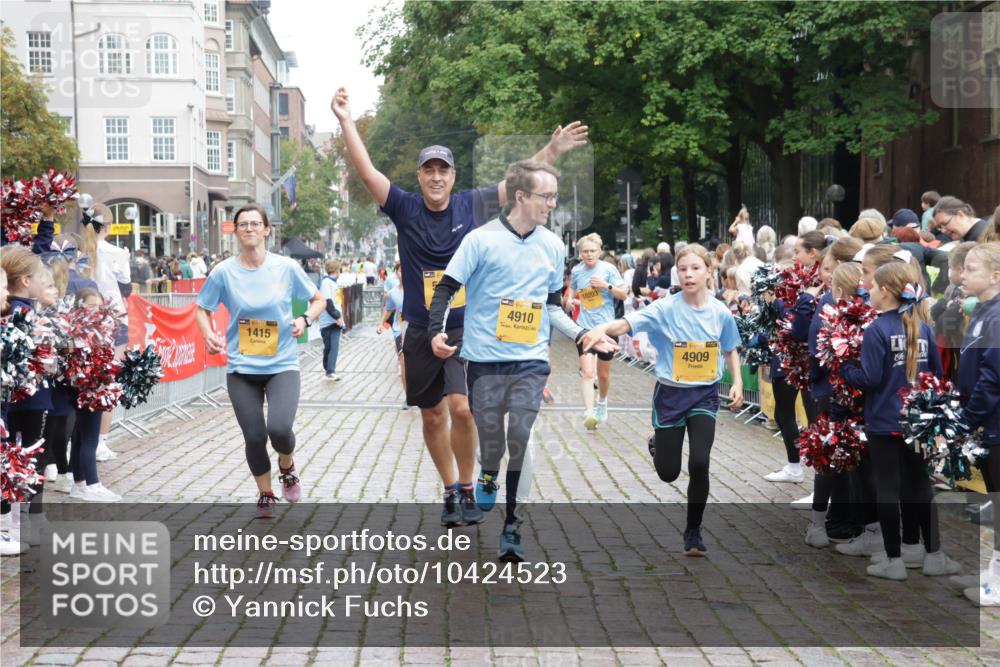 13.09.2026 - Kiel Lauf Yannick Fuchs http://msf.ph/oto/10424523 13.09.2026 09:46:01 Ziel 557, 1415, 1418, 2127, 2482, 3142, 3301, 4909, 4910, 4918, 5234, 5757, 5829, 7911, 7924, 8244, 8611, 8859, 10203, 10719, 12374, 12841, 557, 1023, 1579, 2788, 2835, 3025, 3974, 4413, 4569, 5511, 5757, 6038, 7202, 7349, 7572, 7854, 8126, 8152, 9841, 10036, 10142, 10392, 10445, 10498, 12069, 12281, 442, 3052, 3954, 5855, 5955, 6732, 7015, 7308, 8125, 10117, 10685, 10898, 11076, 11078, 11316, 12495, 1503, 2017, 2835, 3408, 5103, 5369, 5399 meine-sportfotos.de