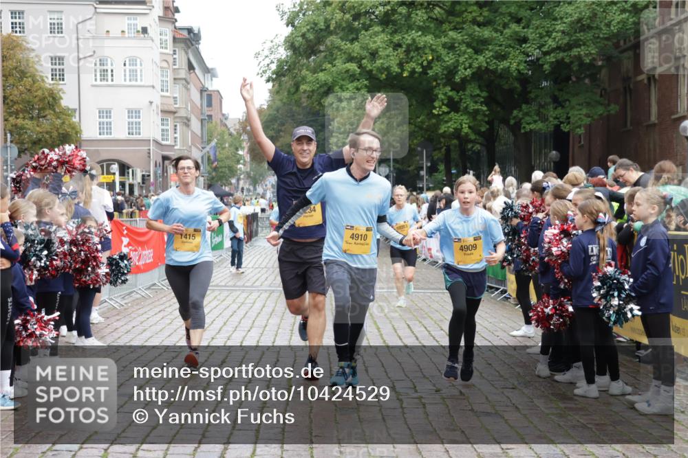 13.09.2026 - Kiel Lauf Yannick Fuchs http://msf.ph/oto/10424529 13.09.2026 09:46:02 Ziel 1415, 1418, 2127, 2482, 3142, 3301, 4909, 4910, 4918, 5234, 5829, 6732, 7911, 7924, 8244, 8611, 8859, 10203, 10685, 10719, 10898, 12374, 12841, 557, 1023, 1579, 2127, 2788, 2835, 3025, 3142, 3974, 4413, 4569, 5511, 5757, 6038, 7202, 7349, 7572, 7854, 8126, 9841, 10036, 10142, 10392, 10445, 12069, 12281, 12374, 181, 442, 3052, 3954, 5855, 5955, 6857, 7015, 7308, 8125, 10117, 10913, 11076, 11078, 11316, 12495, 12621, 1503, 2017, 2835, 3408, 5103, 5369, 5399 meine-sportfotos.de