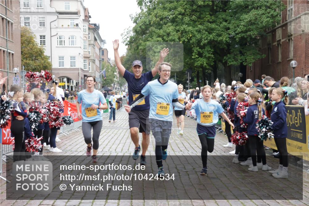 13.09.2026 - Kiel Lauf Yannick Fuchs http://msf.ph/oto/10424534 13.09.2026 09:46:02 Ziel 1415, 1418, 2127, 2482, 3142, 3301, 4909, 4910, 4918, 5234, 5829, 6732, 7911, 7924, 8244, 8611, 8859, 10203, 10685, 10719, 10898, 12374, 12841, 557, 1023, 1579, 2127, 2788, 2835, 3025, 3142, 3974, 4413, 4569, 5511, 5757, 6038, 7202, 7349, 7572, 7854, 8126, 9841, 10036, 10142, 10392, 10445, 12069, 12281, 12374, 181, 442, 3052, 3954, 5855, 5955, 6857, 7015, 7308, 8125, 10117, 10913, 11076, 11078, 11316, 12495, 12621, 1503, 2017, 2835, 3408, 5103, 5369, 5399 meine-sportfotos.de