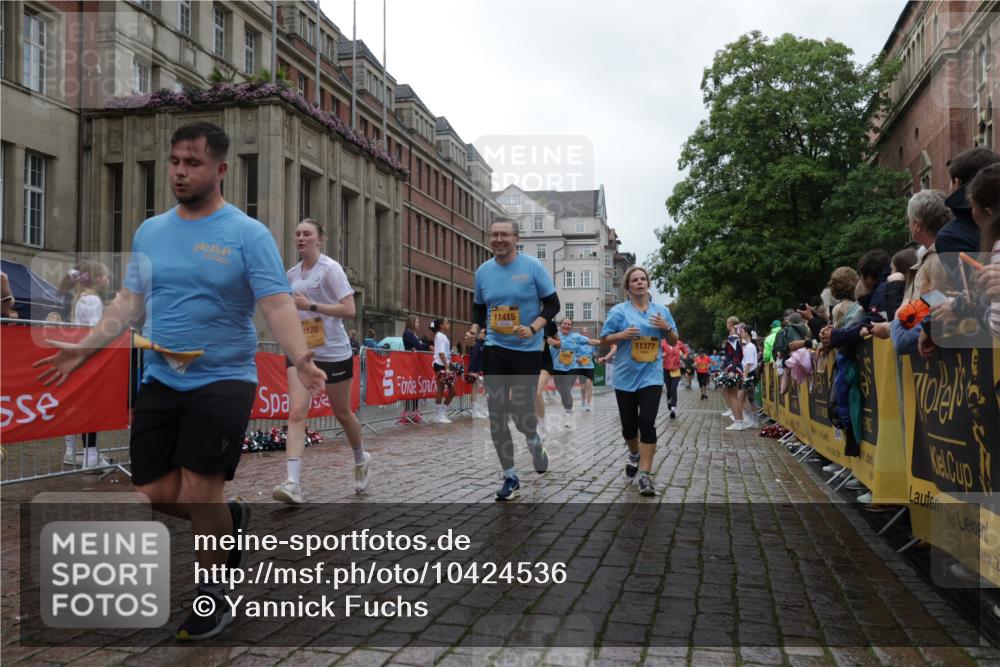 13.09.2026 - Kiel Lauf Yannick Fuchs http://msf.ph/oto/10424536 13.09.2026 11:00:27 Ziel 893, 1036, 1518, 1650, 1896, 1897, 2150, 2151, 2233, 2558, 2915, 3793, 4239, 4261, 4524, 4787, 4905, 6431, 6770, 7091, 7997, 8481, 8565, 9327, 9408, 10346, 10674, 11182, 11471, 11835, 12214, 12457, 173, 327, 753, 964, 1078, 1562, 1728, 1895, 1948, 2187, 2287, 2382, 2490, 2558, 3121, 3775, 4437, 4509, 6295, 6520, 6897, 7398, 7438, 7945, 8120, 9140, 9271, 9690, 10420, 10996, 11007, 11220, 11377, 11415, 11471, 11503, 11607, 362, 1722, 1795, 2267 meine-sportfotos.de