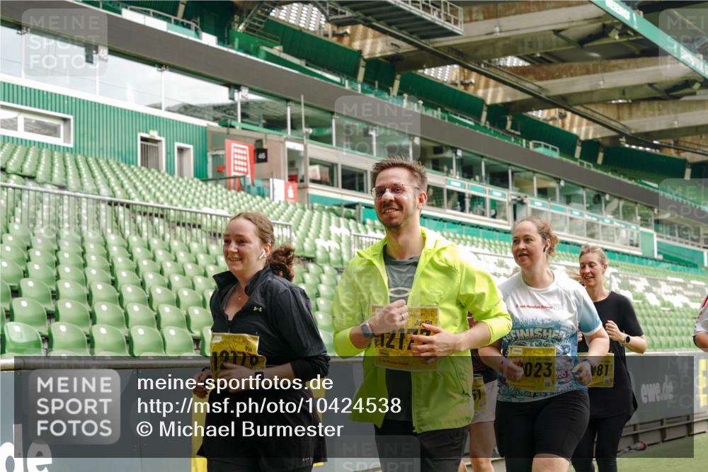 13.09.2026 - 21. swb-Marathon Bremen Michael Burmester http://msf.ph/oto/10424538 13.09.2026 10:47:13 Laufen im Stadion 10161, 10264, 10349, 10472, 10535, 10895, 10933, 10970, 11050, 11104, 11181, 11244, 11262, 11296, 11367, 11443, 11457, 11529, 11530, 11546, 11573, 11574, 11579, 11639, 11663, 11675, 11709, 11760, 11821, 12157, 12211, 12285, 12316, 12317, 12340, 12374, 12422, 12444, 12462, 10002, 10004, 10005, 10176, 10191, 10192, 10271, 10295, 10303, 10325, 10335, 10361, 10362, 10459, 10513, 10629, 10756, 10779, 10882, 10997, 10999, 11233, 11307, 11355 meine-sportfotos.de