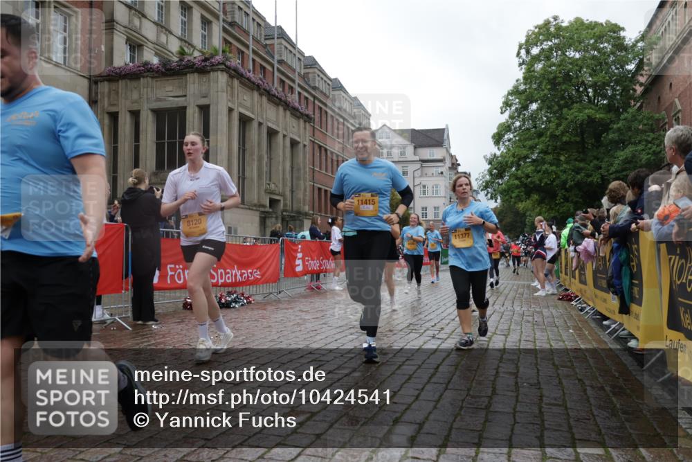 13.09.2026 - Kiel Lauf Yannick Fuchs http://msf.ph/oto/10424541 13.09.2026 11:00:28 Ziel 362, 893, 1036, 1518, 1650, 1896, 1897, 2150, 2151, 2233, 2267, 2915, 3793, 4239, 4261, 4524, 4787, 4905, 6431, 6770, 7091, 7179, 7997, 8481, 8565, 9327, 9408, 10346, 10674, 11182, 11835, 12214, 12457, 173, 327, 753, 964, 1036, 1078, 1562, 1728, 1895, 1948, 2187, 2382, 2490, 2558, 3121, 3775, 4437, 4509, 6295, 6520, 6897, 7398, 7438, 7945, 8120, 9140, 9271, 9690, 10420, 10996, 11007, 11220, 11377, 11415, 11471, 11503, 11607, 1722, 1795 meine-sportfotos.de