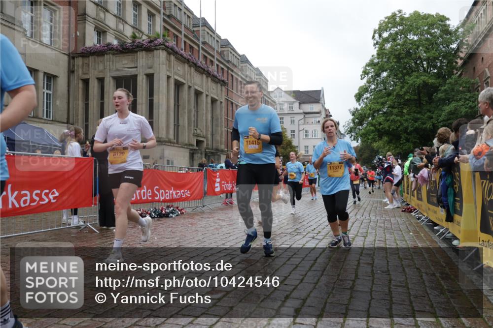 13.09.2026 - Kiel Lauf Yannick Fuchs http://msf.ph/oto/10424546 13.09.2026 11:00:28 Ziel 362, 893, 1036, 1518, 1650, 1896, 1897, 2150, 2151, 2233, 2267, 2915, 3793, 4239, 4261, 4524, 4787, 4905, 6431, 6770, 7091, 7179, 7997, 8481, 8565, 9327, 9408, 10346, 10674, 11182, 11835, 12214, 12457, 173, 327, 753, 964, 1036, 1078, 1562, 1728, 1895, 1948, 2187, 2382, 2490, 2558, 3121, 3775, 4437, 4509, 6295, 6520, 6897, 7398, 7438, 7945, 8120, 9140, 9271, 9690, 10420, 10996, 11007, 11220, 11377, 11415, 11471, 11503, 11607, 1722, 1795 meine-sportfotos.de