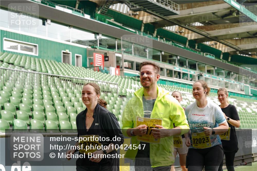 13.09.2026 - 21. swb-Marathon Bremen Michael Burmester http://msf.ph/oto/10424547 13.09.2026 10:47:13 Laufen im Stadion 10161, 10264, 10349, 10472, 10535, 10895, 10933, 10970, 11050, 11104, 11181, 11244, 11262, 11296, 11367, 11443, 11457, 11529, 11530, 11546, 11573, 11574, 11579, 11639, 11663, 11675, 11709, 11760, 11821, 12157, 12211, 12285, 12316, 12317, 12340, 12374, 12422, 12444, 12462, 10002, 10004, 10005, 10176, 10191, 10192, 10271, 10295, 10303, 10325, 10335, 10361, 10362, 10459, 10513, 10629, 10756, 10779, 10882, 10997, 10999, 11233, 11307, 11355 meine-sportfotos.de