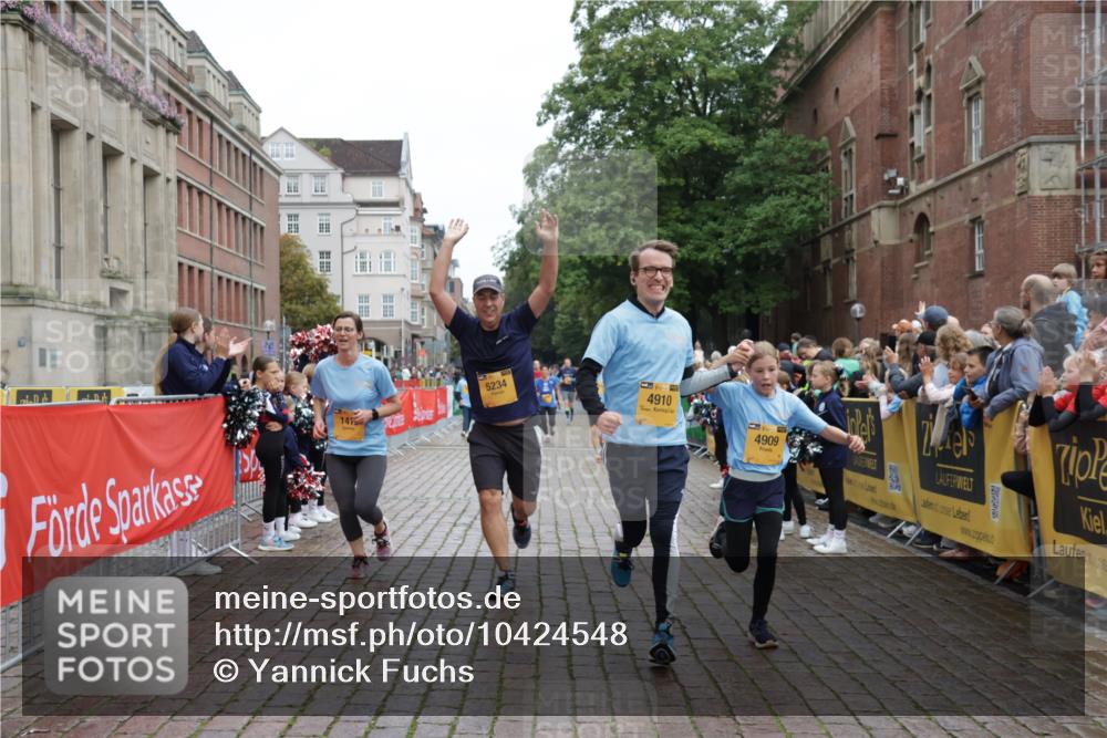 13.09.2026 - Kiel Lauf Yannick Fuchs http://msf.ph/oto/10424548 13.09.2026 09:46:03 Ziel 1415, 1418, 2482, 3301, 4909, 4910, 4918, 5234, 5829, 6732, 7911, 7924, 8244, 8611, 8859, 10203, 10685, 10719, 10898, 12841, 557, 1023, 1579, 2127, 2788, 3025, 3142, 3301, 3974, 4413, 4569, 5511, 5757, 6038, 7202, 7349, 7572, 8126, 9841, 10036, 10142, 10392, 10445, 12069, 12281, 12374, 167, 181, 442, 3052, 3954, 5855, 5955, 6857, 7015, 7308, 8125, 10117, 10913, 11076, 11078, 11316, 12495, 12621, 1503, 2017, 2835, 3408, 5103, 5369, 5399 meine-sportfotos.de
