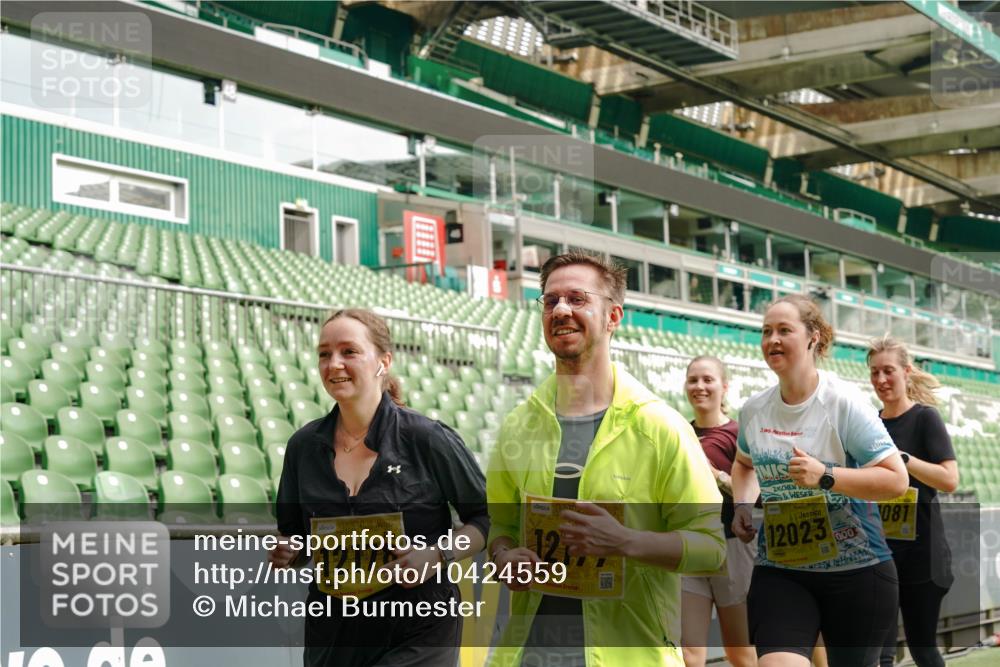 13.09.2026 - 21. swb-Marathon Bremen Michael Burmester http://msf.ph/oto/10424559 13.09.2026 10:47:13 Laufen im Stadion 10161, 10264, 10349, 10472, 10535, 10895, 10933, 10970, 11050, 11104, 11181, 11244, 11262, 11296, 11367, 11443, 11457, 11529, 11530, 11546, 11573, 11574, 11579, 11639, 11663, 11675, 11709, 11760, 11821, 12157, 12211, 12285, 12316, 12317, 12340, 12374, 12422, 12444, 12462, 10002, 10004, 10005, 10176, 10191, 10192, 10271, 10295, 10303, 10325, 10335, 10361, 10362, 10459, 10513, 10629, 10756, 10779, 10882, 10997, 10999, 11233, 11307, 11355 meine-sportfotos.de