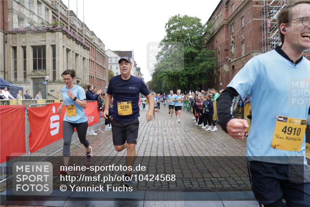 13.09.2026 - Kiel Lauf Yannick Fuchs http://msf.ph/oto/10424568 13.09.2026 09:46:04 Ziel 1415, 1418, 2482, 4909, 4910, 4918, 5234, 5829, 6732, 7015, 7911, 7924, 8244, 8611, 8859, 10203, 10685, 10719, 10898, 11076, 11078, 12841, 557, 1023, 1418, 1579, 2127, 2788, 3025, 3142, 3301, 3974, 4413, 4569, 5511, 5757, 6038, 7202, 7349, 7572, 8126, 9841, 10036, 10142, 10392, 10445, 12069, 12281, 12374, 12841, 167, 181, 442, 3052, 3954, 5855, 5955, 6857, 7308, 8125, 10117, 10913, 11316, 12495, 12621, 1503, 1579, 2017, 2835, 3408, 5103, 5369, 5399, 6038 meine-sportfotos.de