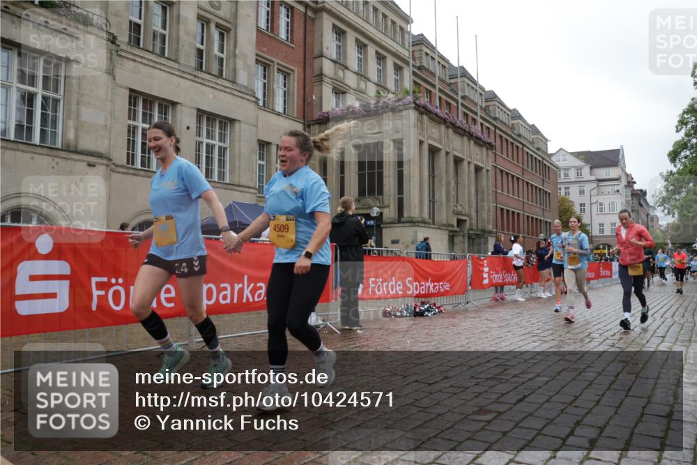 13.09.2026 - Kiel Lauf Yannick Fuchs http://msf.ph/oto/10424571 13.09.2026 11:00:31 Ziel 362, 893, 1518, 1650, 1896, 1897, 2233, 2267, 2915, 3793, 4261, 4524, 4787, 4905, 6431, 6770, 7091, 7179, 7997, 8481, 8565, 9327, 9408, 10346, 10590, 10674, 11797, 11835, 12214, 12457, 12756, 12757, 12773, 173, 327, 753, 964, 1036, 1078, 1562, 1728, 2150, 2151, 2187, 2382, 2490, 2558, 2915, 3121, 3775, 4239, 4437, 4509, 4787, 6520, 6897, 7398, 7438, 7945, 9140, 9271, 9690, 10420, 10996, 11182, 11220, 11471, 11503, 11607, 1722, 1795, 2038 meine-sportfotos.de