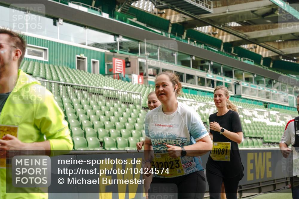 13.09.2026 - 21. swb-Marathon Bremen Michael Burmester http://msf.ph/oto/10424574 13.09.2026 10:47:13 Laufen im Stadion 10161, 10264, 10349, 10472, 10535, 10895, 10933, 10970, 11050, 11104, 11181, 11244, 11262, 11296, 11367, 11443, 11457, 11529, 11530, 11546, 11573, 11574, 11579, 11639, 11663, 11675, 11709, 11760, 11821, 12157, 12211, 12285, 12316, 12317, 12340, 12374, 12422, 12444, 12462, 10002, 10004, 10005, 10176, 10191, 10192, 10271, 10295, 10303, 10325, 10335, 10361, 10362, 10459, 10513, 10629, 10756, 10779, 10882, 10997, 10999, 11233, 11307, 11355 meine-sportfotos.de