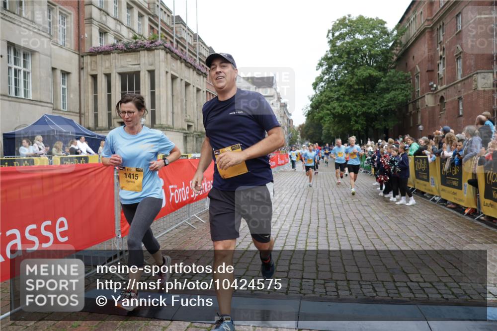 13.09.2026 - Kiel Lauf Yannick Fuchs http://msf.ph/oto/10424575 13.09.2026 09:46:04 Ziel 1415, 1418, 2482, 4909, 4910, 4918, 5234, 5829, 6732, 7015, 7911, 7924, 8244, 8611, 8859, 10203, 10685, 10719, 10898, 11076, 11078, 12841, 557, 1023, 1418, 1579, 2127, 2788, 3025, 3142, 3301, 3974, 4413, 4569, 5511, 5757, 6038, 7202, 7349, 7572, 8126, 9841, 10036, 10142, 10392, 10445, 12069, 12281, 12374, 12841, 167, 181, 442, 3052, 3954, 5855, 5955, 6857, 7308, 8125, 10117, 10913, 11316, 12495, 12621, 1503, 1579, 2017, 2835, 3408, 5103, 5369, 5399, 6038 meine-sportfotos.de